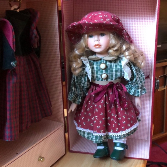 Rebecca vintage porcelain doll by Elby - Picture 1 of 8